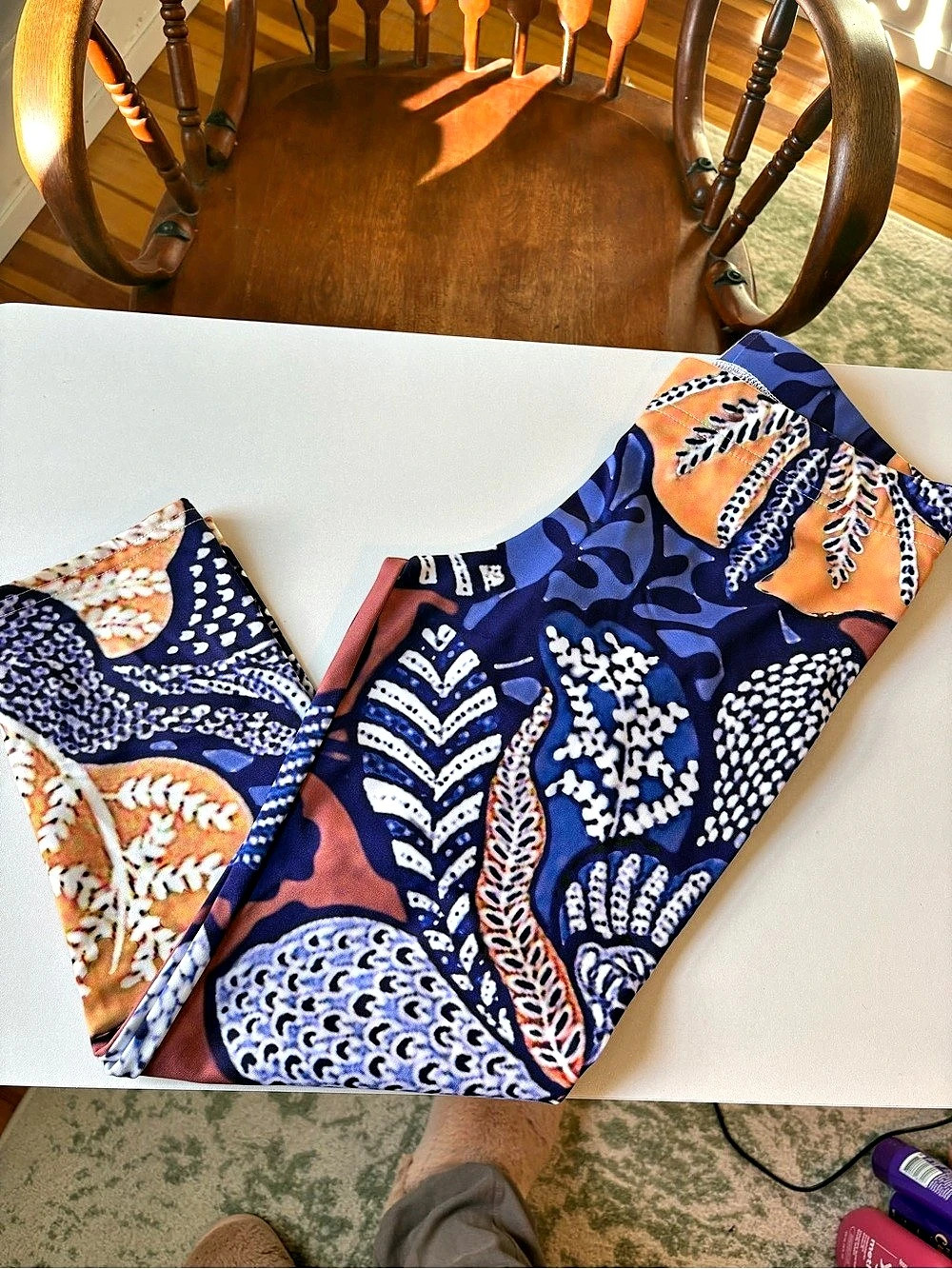 GearBunch Abstract Print Capri yoga pants in Blue & Orange Size Medium